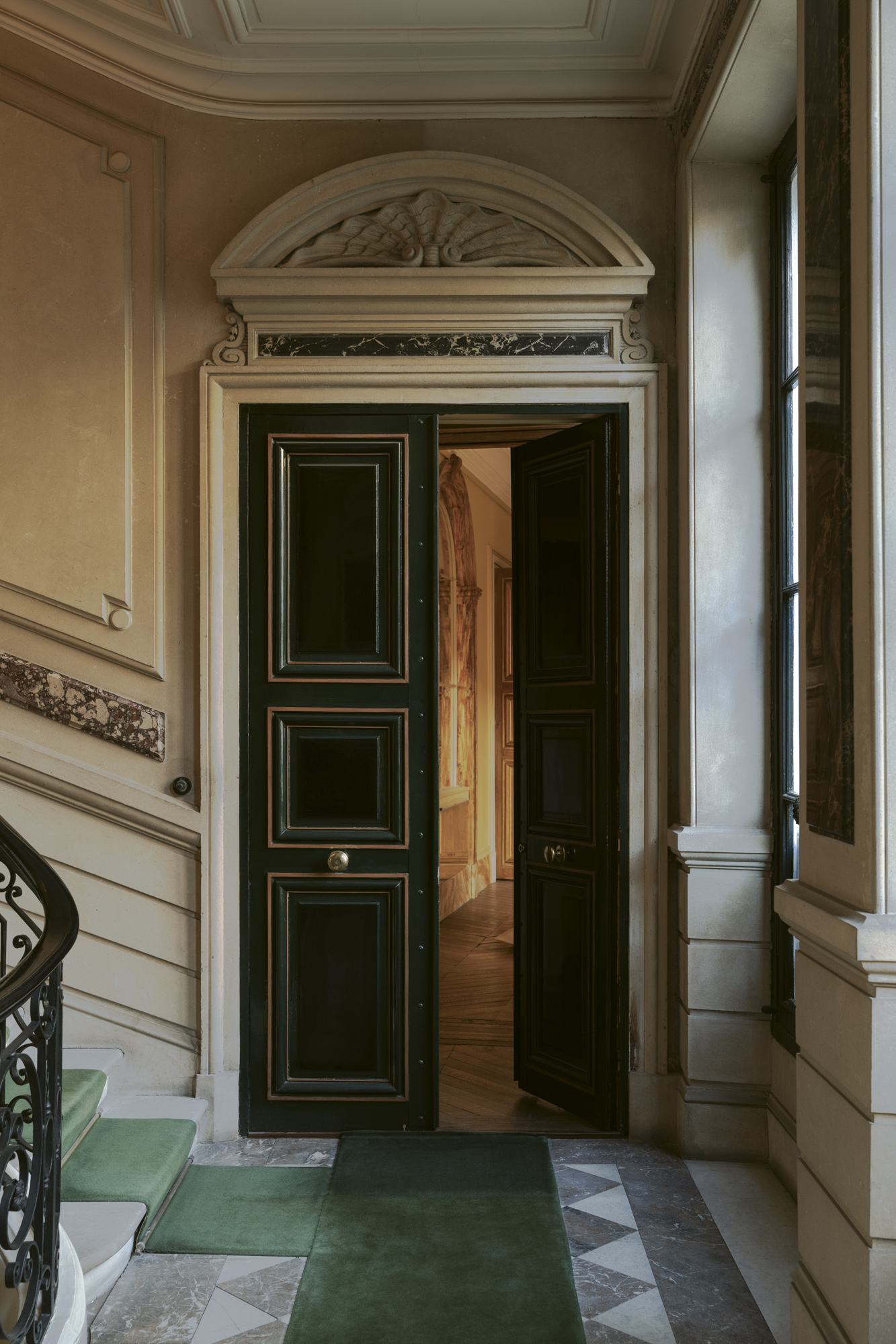 Rue du Cirque — apartment doorway